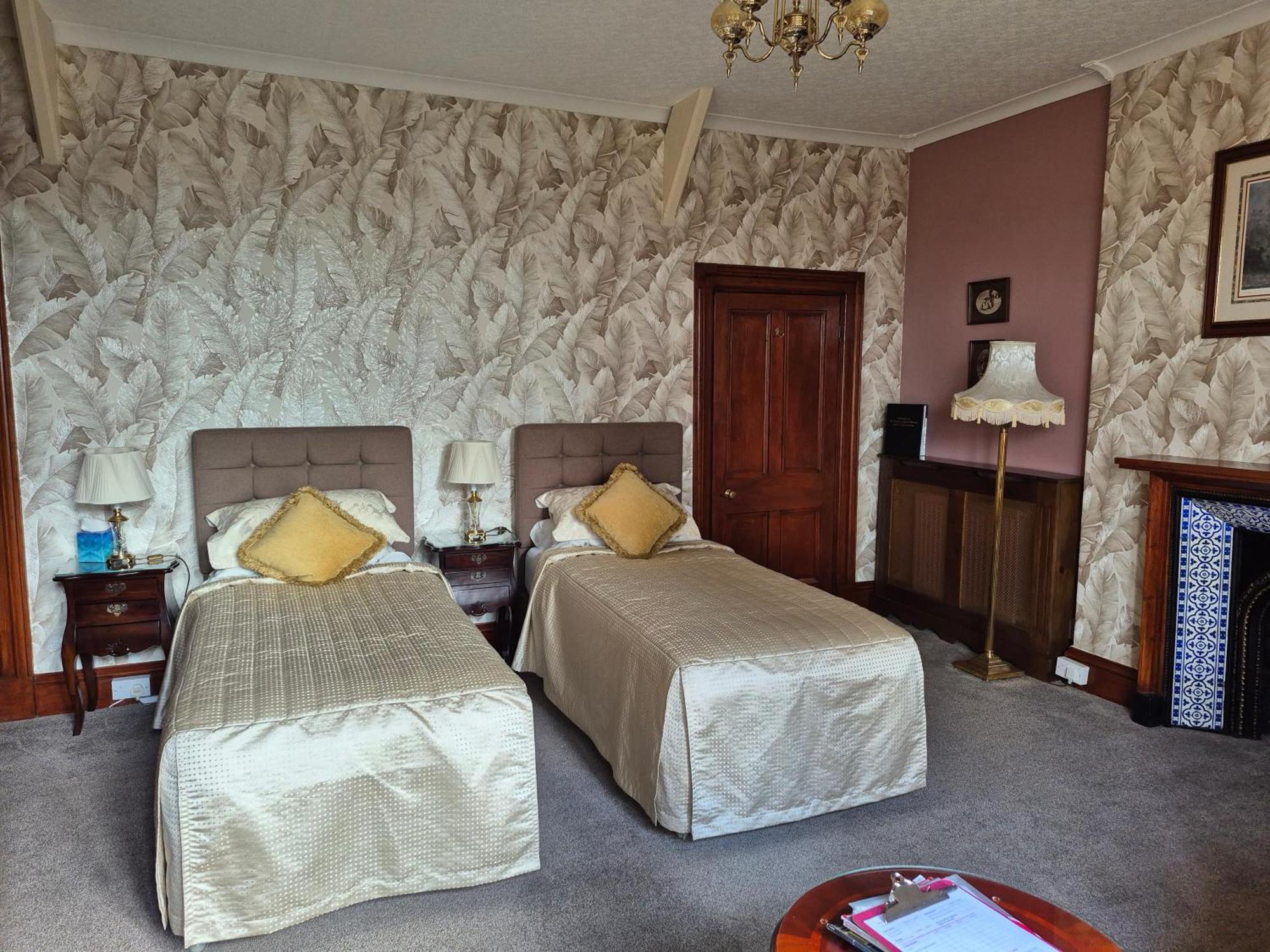 St David'S Guesthouse Haverfordwest Exterior foto